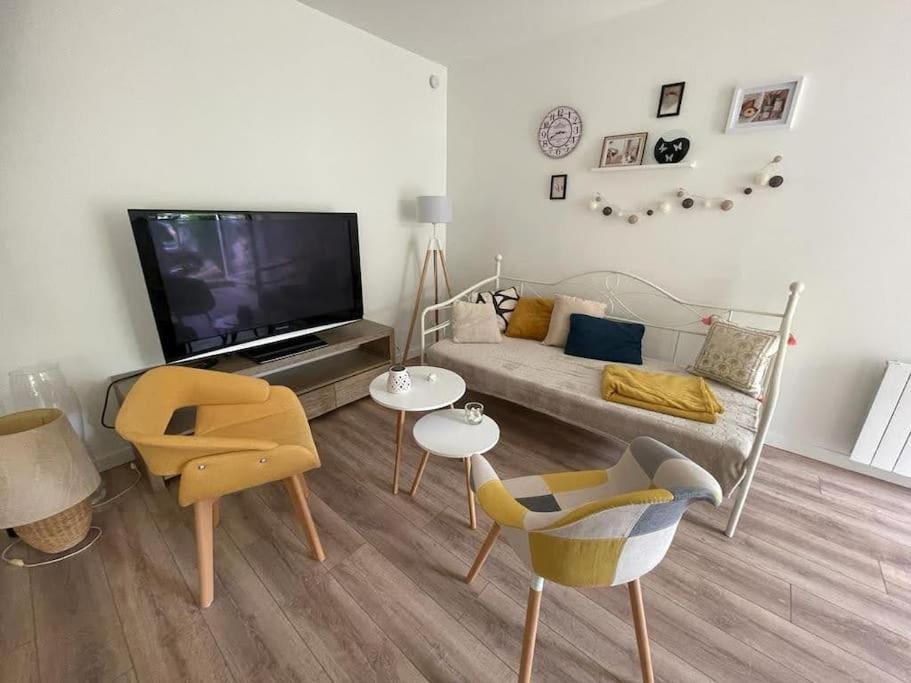 Gite De Charme - 3 Chambres, 5 Lits - De 4 A 7 Personnes Avanton Exterior foto